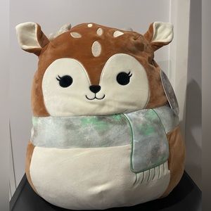 WINTER EDITION SQUISHMALLOW DAWN BRAND NEW WITH TAGS REINDEER WITH SCARF
